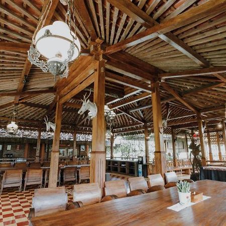 Joglo Ayem Tentrem Prambanan Kültér fotó
