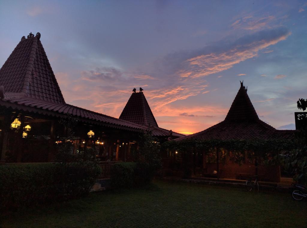 Joglo Ayem Tentrem Prambanan Kültér fotó