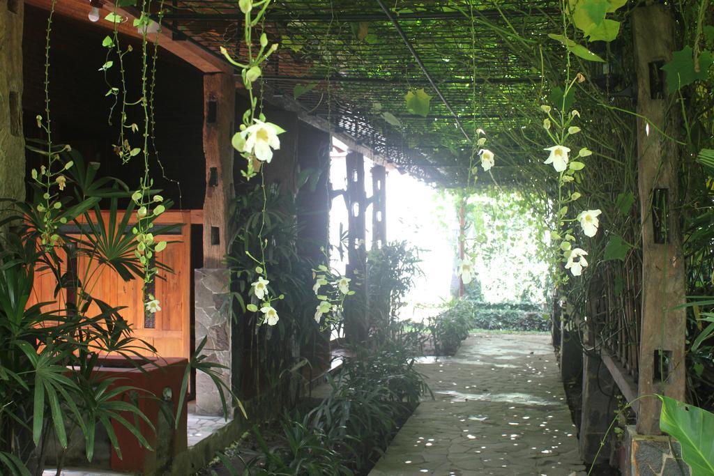 Joglo Ayem Tentrem Prambanan Kültér fotó
