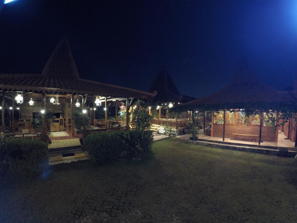 Joglo Ayem Tentrem Prambanan Kültér fotó