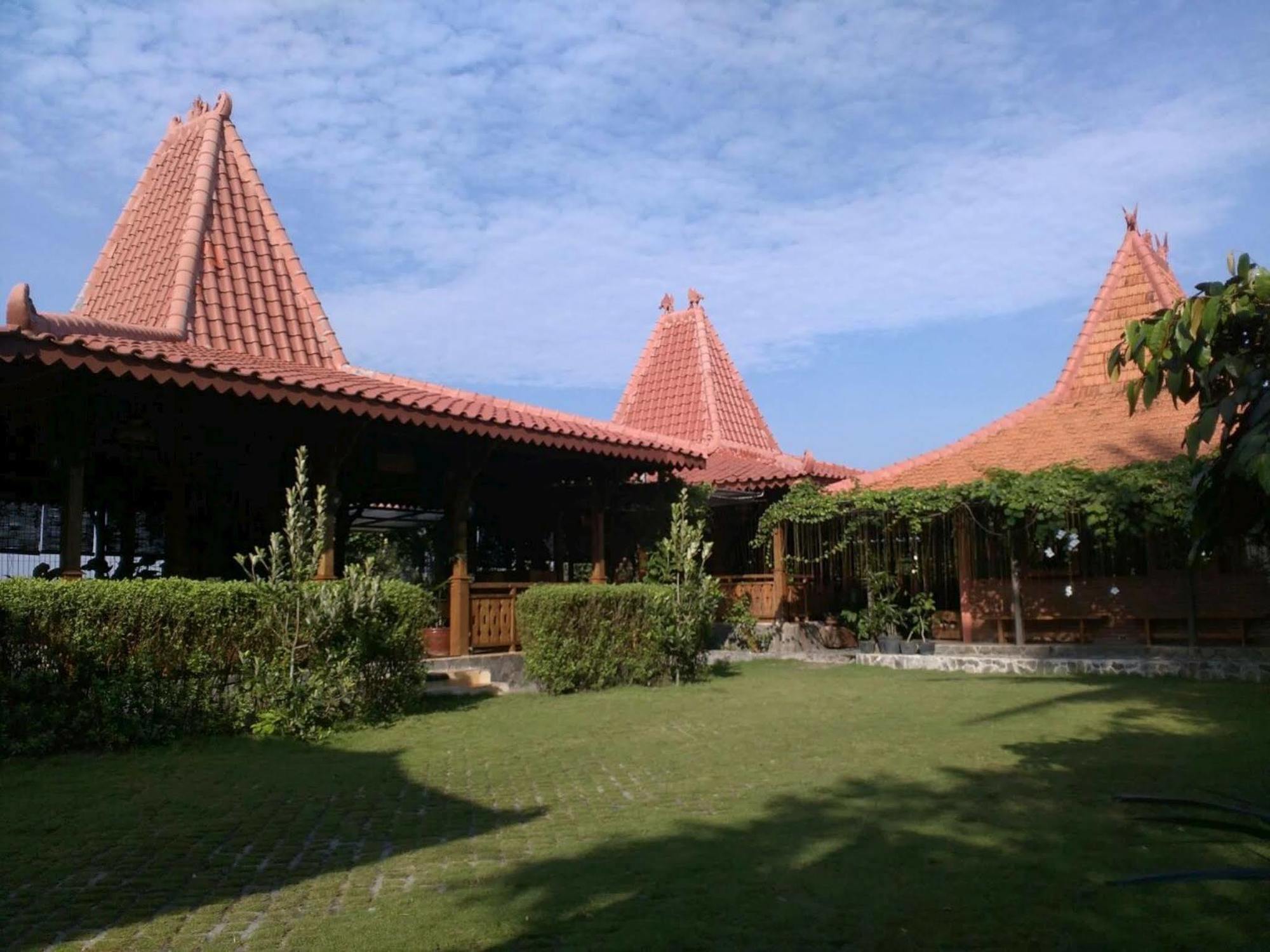 Joglo Ayem Tentrem Prambanan Kültér fotó